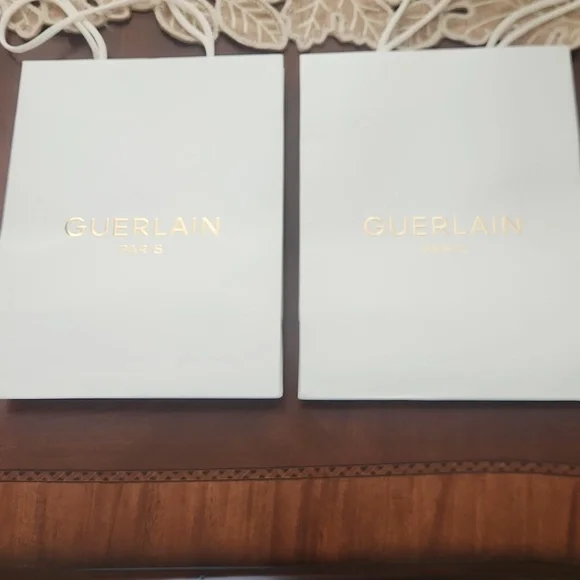 Guerlain White Gift Bags - Picture 3 of 5